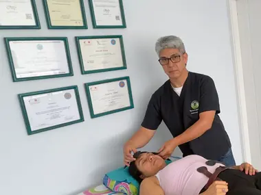 Eduardo Flores especialista en medicina funcional y biomagnetismo en Quito