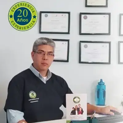 Eduardo Flores Medicina Funcional Familiar en Quito