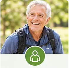 Adulto mayor representando el Programa de Salud del Adulto Mayor del Sistema Clínico Integrativo RABEN para mantener su independencia, movilidad y calidad de vida.